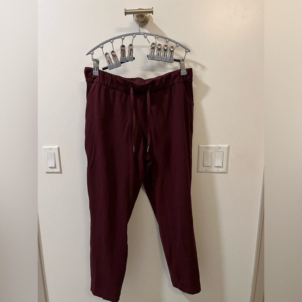 Lululemon - on the fly pant - size 10 - maroon